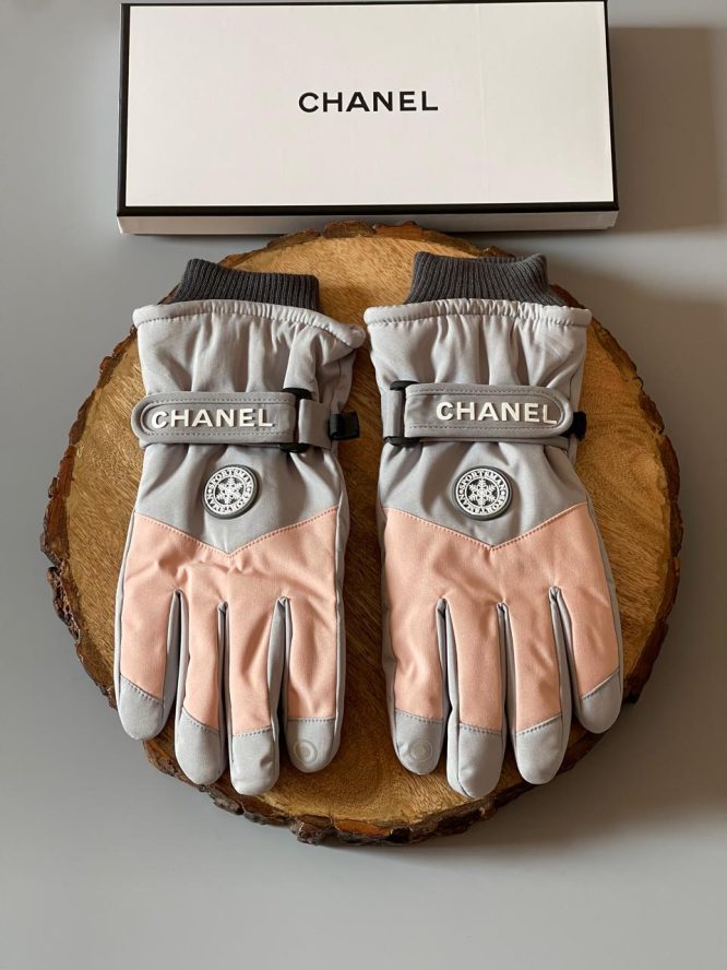 CHANEL-SKI GLOVES