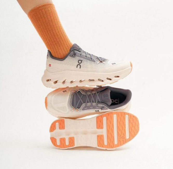 ON RUNNING- CLOUD TILT SNEAKERS