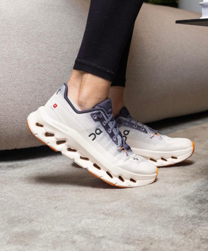 ON RUNNING- CLOUD TILT SNEAKERS