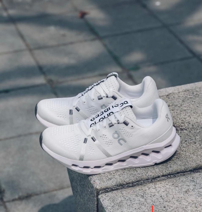 ON RUNNING- CLOUD TILT SNEAKERS