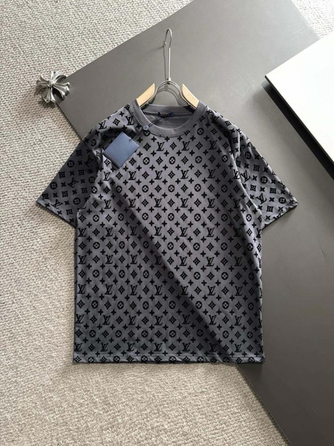 LOUIS VUITTON- MONOGRAM SHORT-SLEEVE T-SHIRT