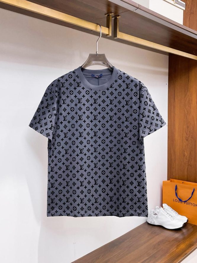 LOUIS VUITTON- MONOGRAM SHORT-SLEEVE T-SHIRT