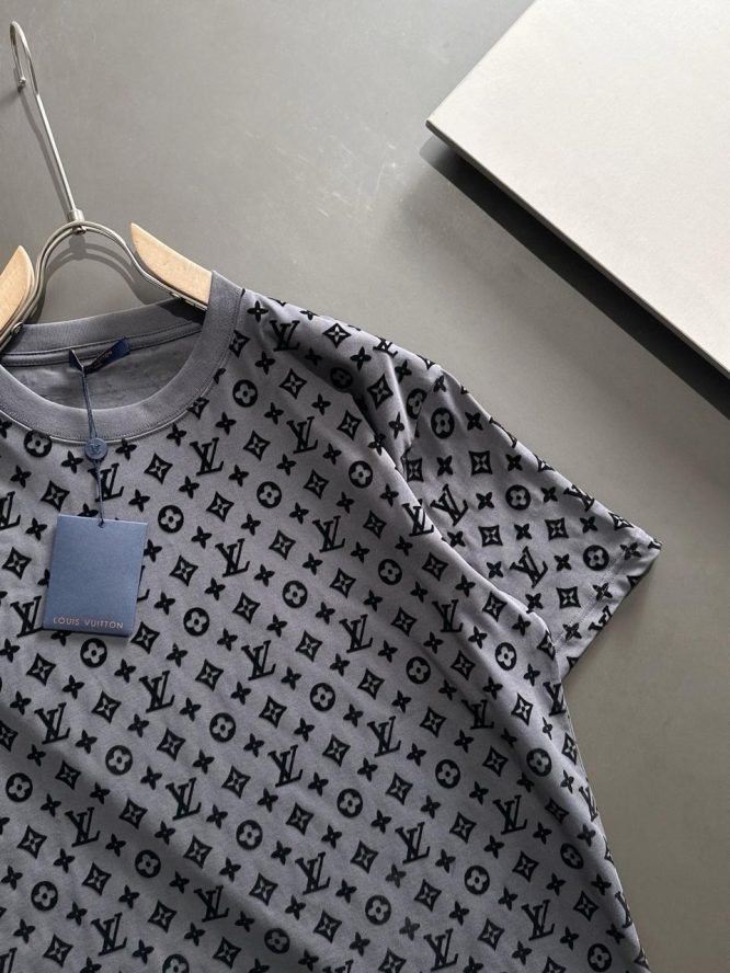 LOUIS VUITTON- MONOGRAM SHORT-SLEEVE T-SHIRT