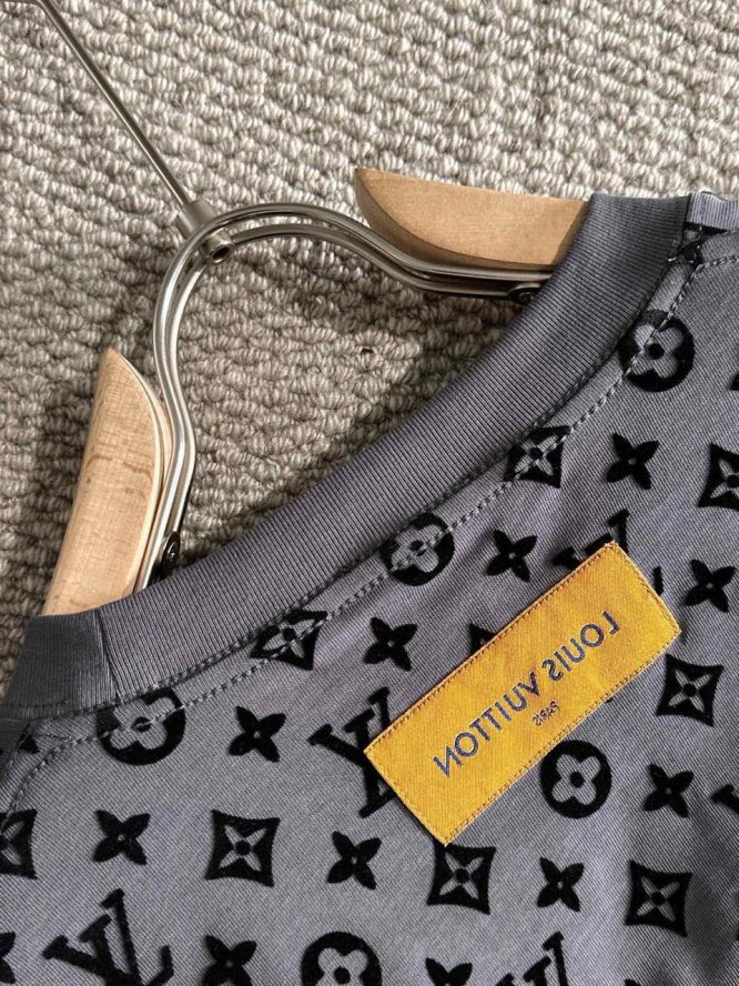 LOUIS VUITTON- MONOGRAM SHORT-SLEEVE T-SHIRT