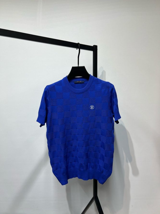 LOUIS VUITTON-T-SHIRT WITH EMBOSSED CHECKERED  -PATTERN IN JACQUARD SILK