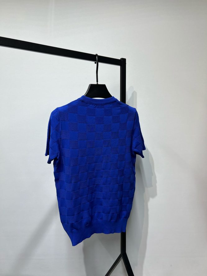 LOUIS VUITTON-T-SHIRT WITH EMBOSSED CHECKERED  -PATTERN IN JACQUARD SILK