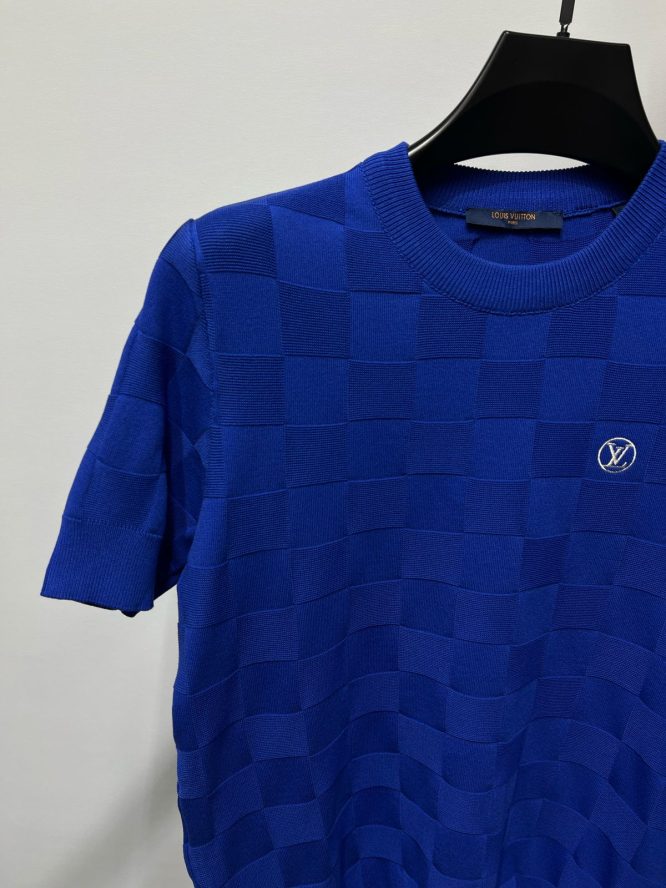 LOUIS VUITTON-T-SHIRT WITH EMBOSSED CHECKERED  -PATTERN IN JACQUARD SILK