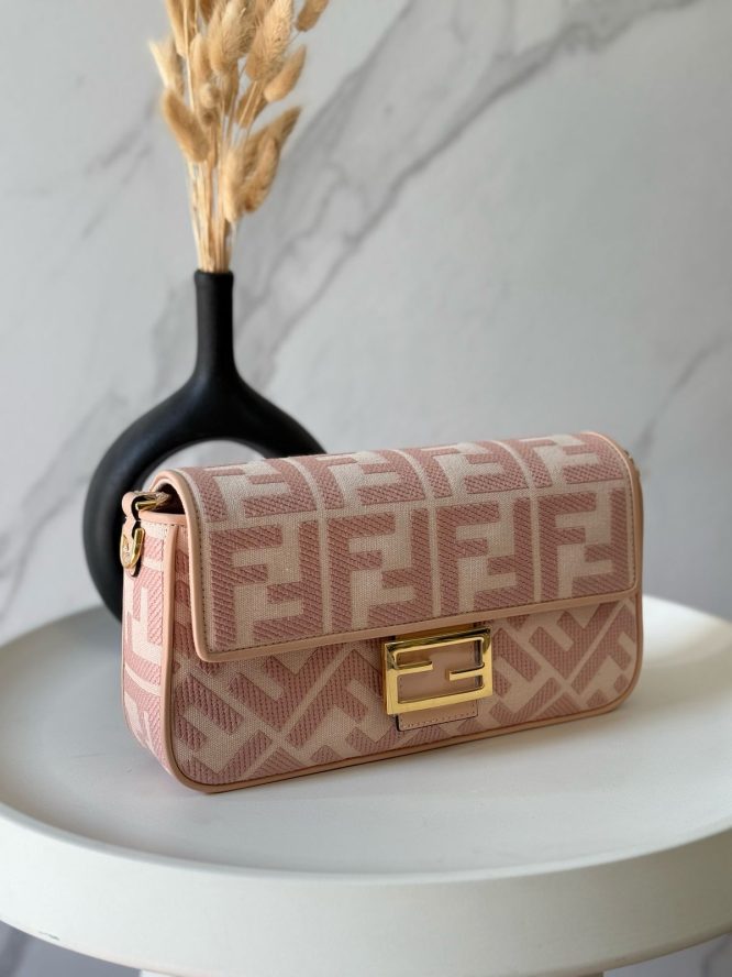 FENDI- BAGUETTE- HANDBAGS