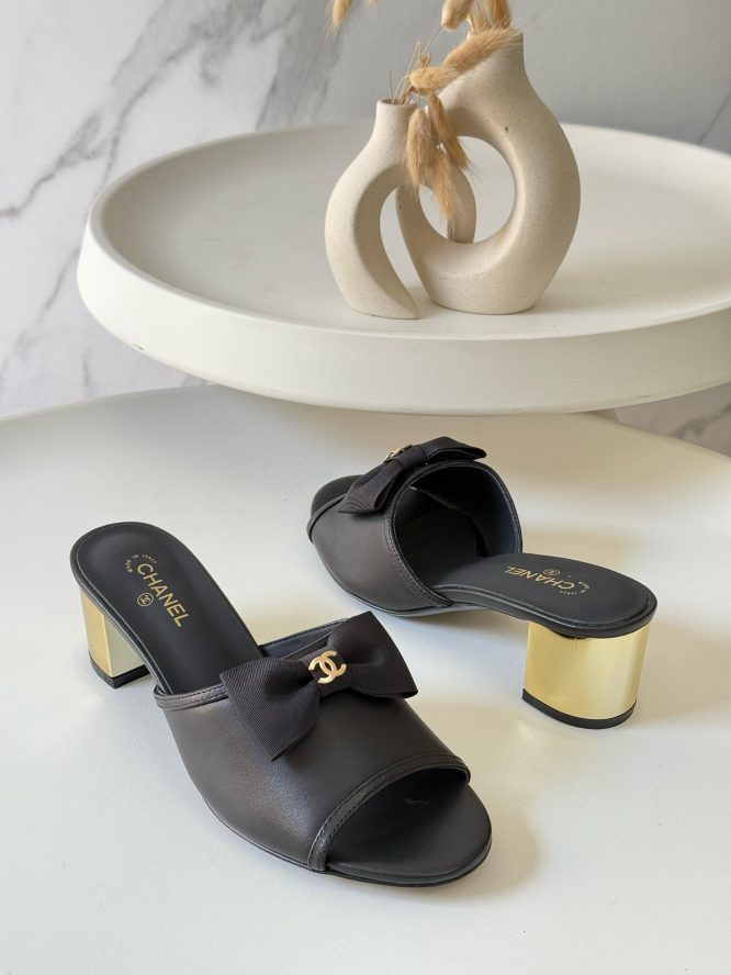 CHANEL- SANDAL WITHOUT A STRAP WITH A COMFORTABLE -HEEL.