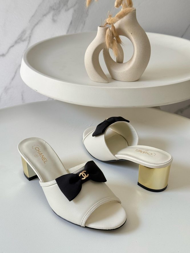 CHANEL- SANDAL WITHOUT A STRAP WITH A COMFORTABLE -HEEL.