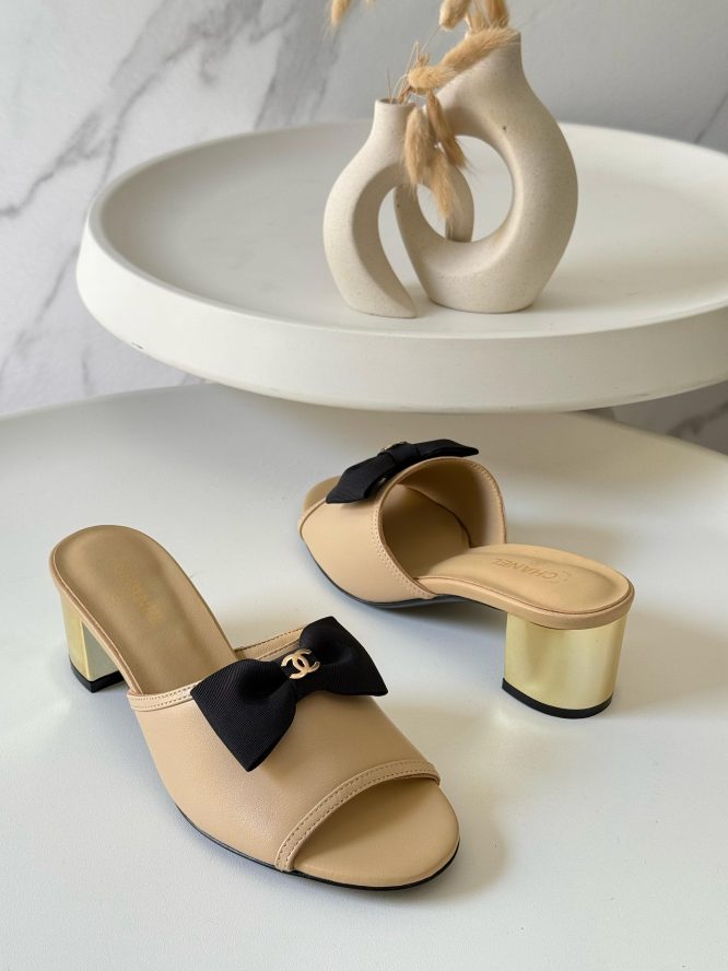 CHANEL- SANDAL WITHOUT A STRAP WITH A COMFORTABLE -HEEL.