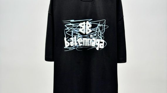 BALENCIAGA- LOGO PRINT LNY COTTON-T-SHIRT