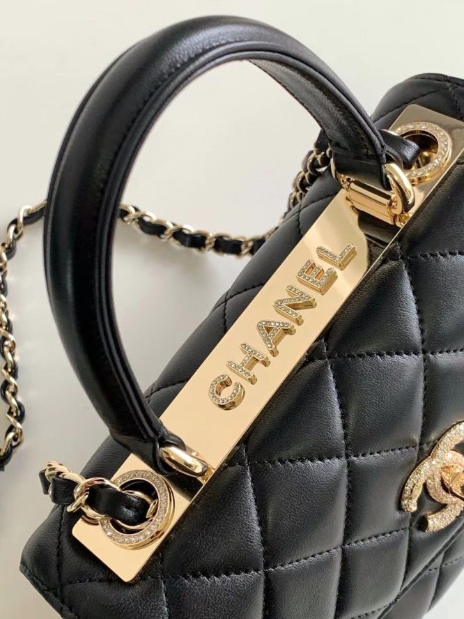 CHANEL- TRENDY CC TOP HANDLE