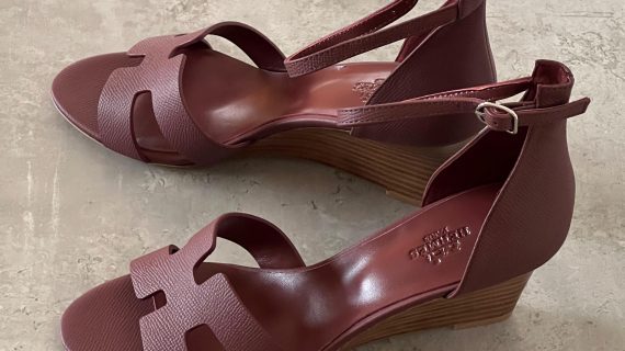 HERMES- BURGUNDY LEATHER LEGEND WEDGE-SANDALS
