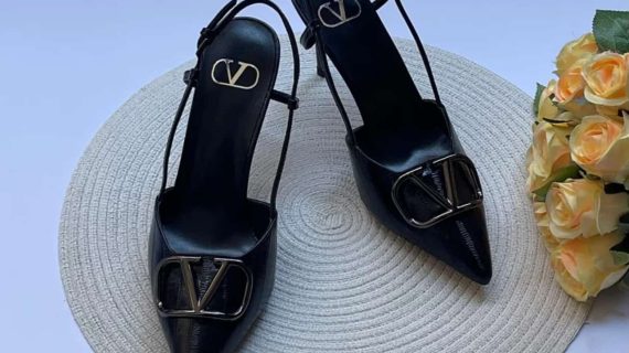 VALENTINO GARAVANI- VLOGO SIGNATURE SLINGBACK PUMPS