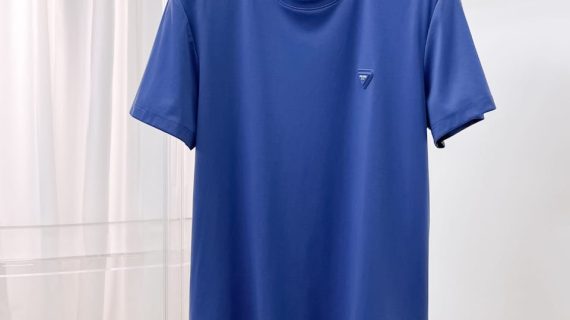 PRADA T-SHIRT