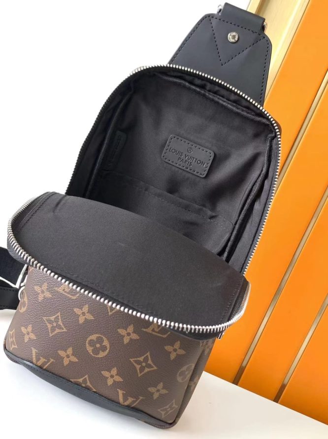 LOUIS VUITTON Avenue Slingbag