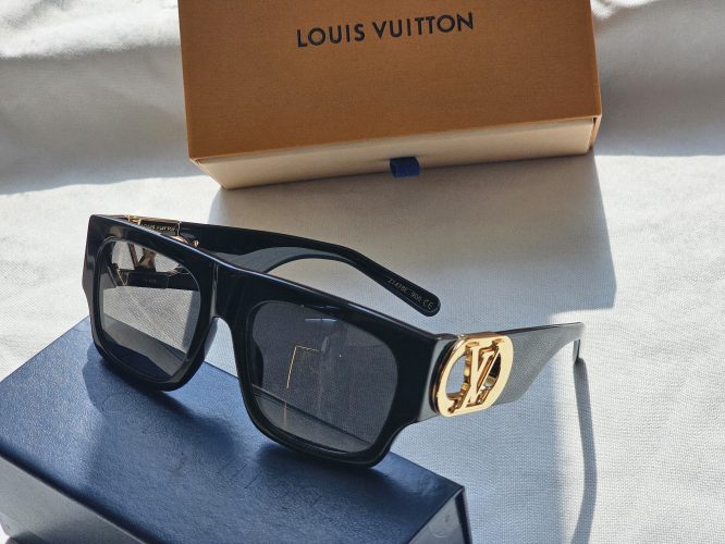 LOUIS VUITTON- LADIES MODEL- SUNGLASSES