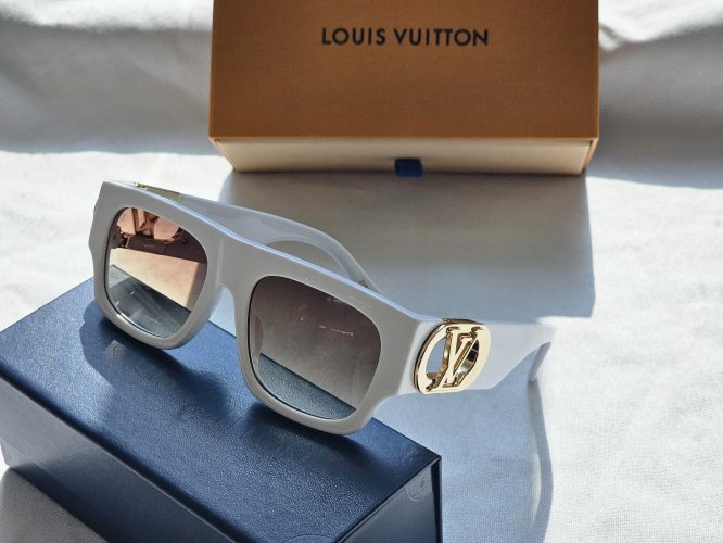 LOUIS VUITTON- LADIES MODEL- SUNGLASSES