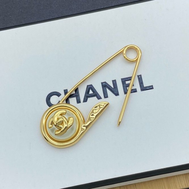 CHANEL BROOCH