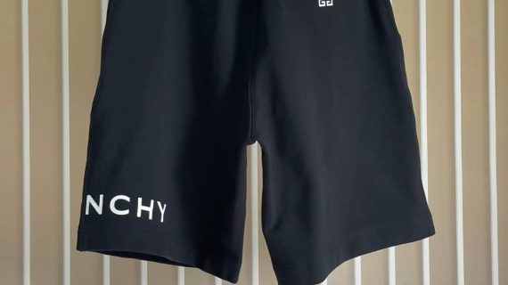 GIVENCHY- BERMUDA- SHORTS