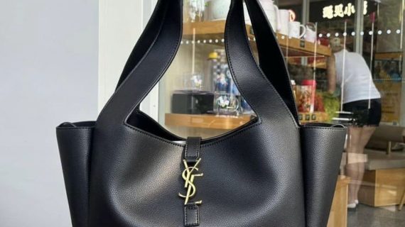 YSL Saint Laurent Bea Shoulder Bag | Black