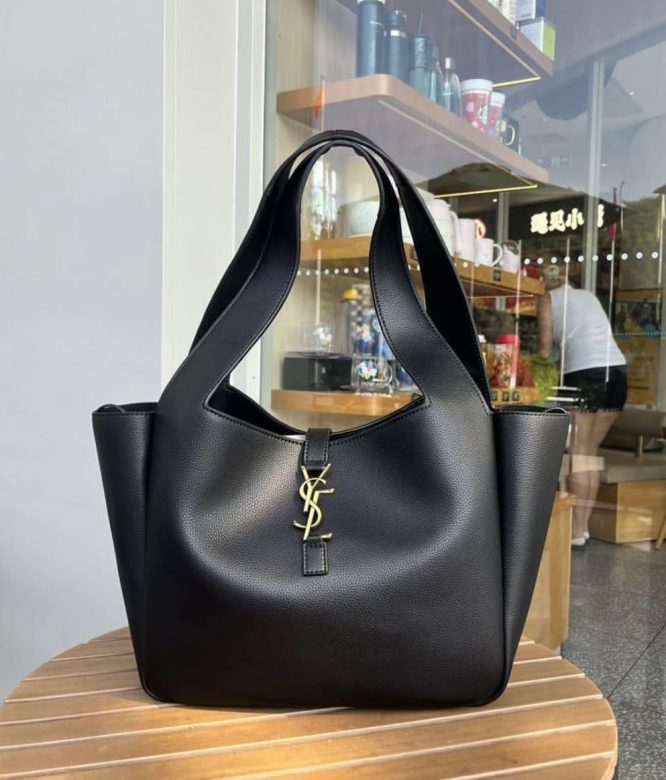 YSL Saint Laurent Bea Shoulder Bag | Black