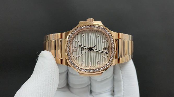 PATEK PHILLIPPE-NAUTILIUS-WOMEN