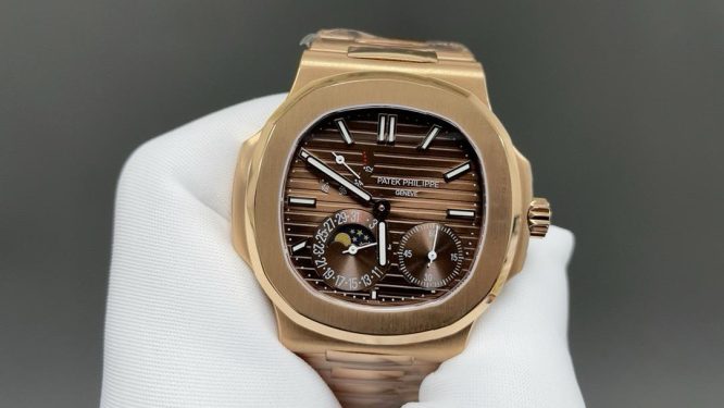 PATEK PHILIPPE- NAUTILUS- MEN