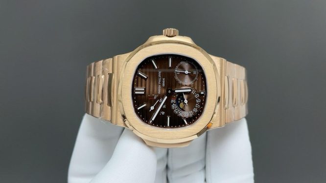 PATEK PHILIPPE- NAUTILUS- MEN