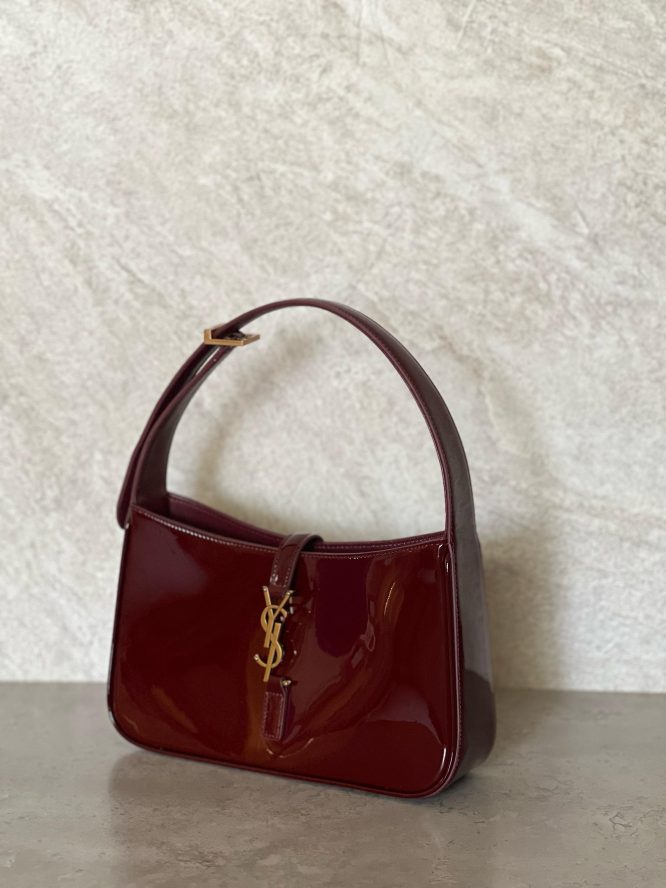 SAINT LAURENT-LE 5 À 7 IN PATENT LEATHER-BAG