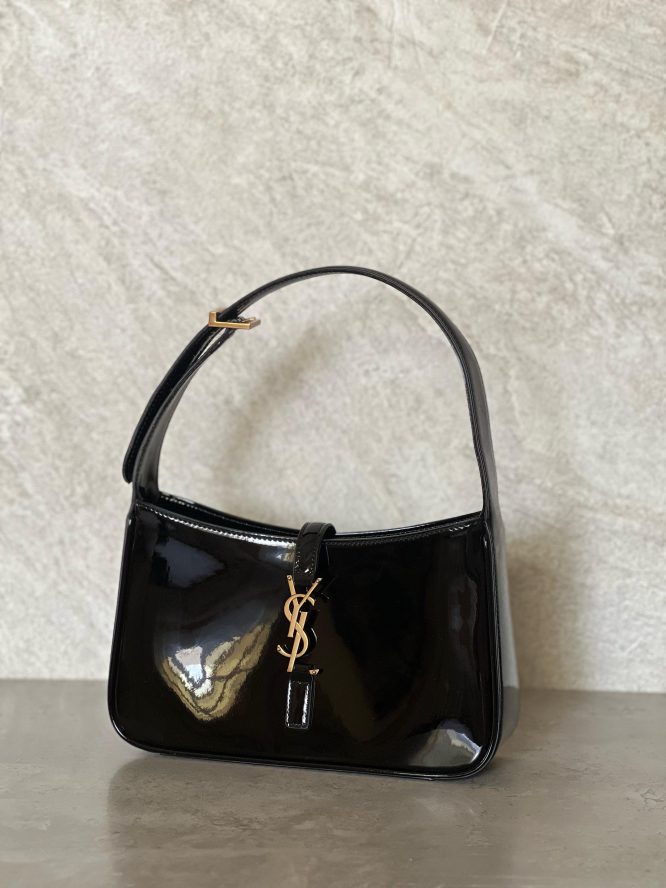 SAINT LAURENT-LE 5 À 7 IN PATENT LEATHER-BAG