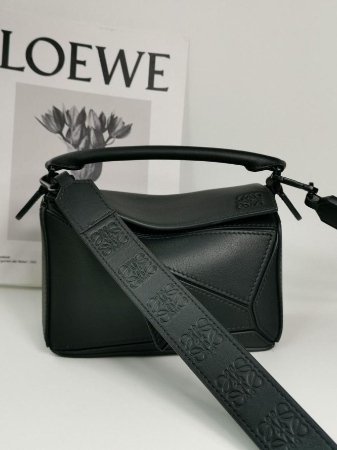 LOEWE- PUZZLE EDGE LEATHER SHOULDER BAG