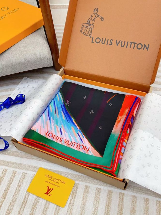 LOUIS VUITTON SCARF