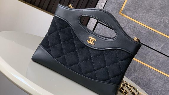 Chanel Black Matelasse Shiny Lambskin Mini Chain Clutch Chanel