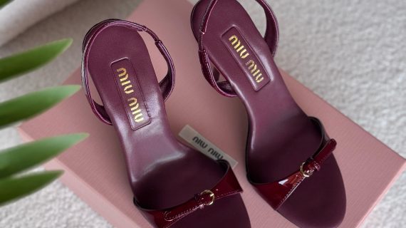 MIU MIU-PATENT LEATHER-SANDAL-WOMEN