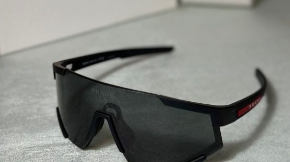 PRADA-SUN GLASSES