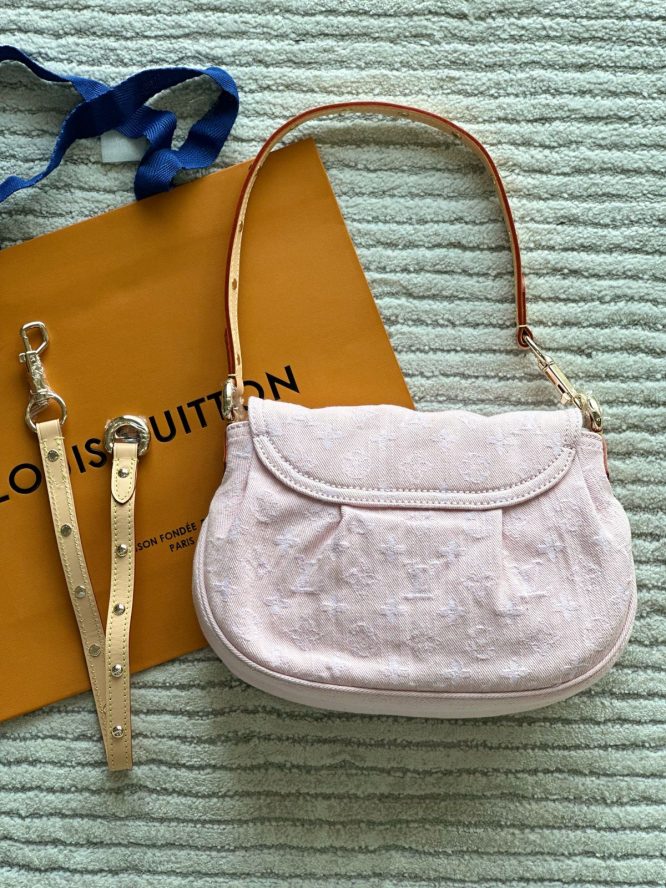 LOUIS-VUITTON-MONOGRAM-BAGS-WOMEN