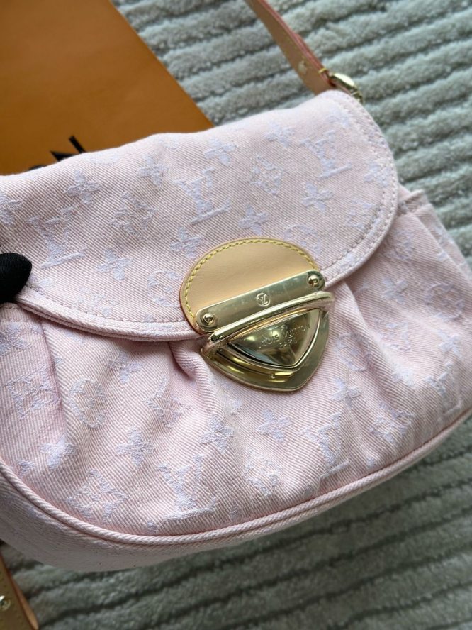 LOUIS-VUITTON-MONOGRAM-BAGS-WOMEN