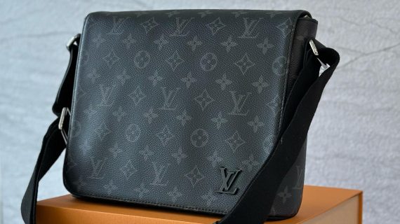 LOUIS VUITTON-DISTRICT-PM-MONOGRAM-ECLIPSE-WOMEN