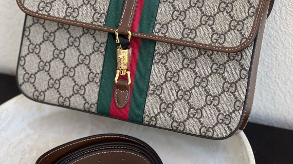 GUCCI- MESSENGER-BAG