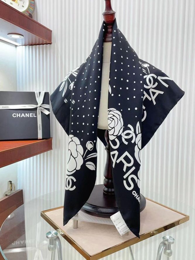CHANEL-SCARF-WOMEN