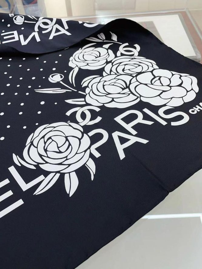 CHANEL-SCARF-WOMEN