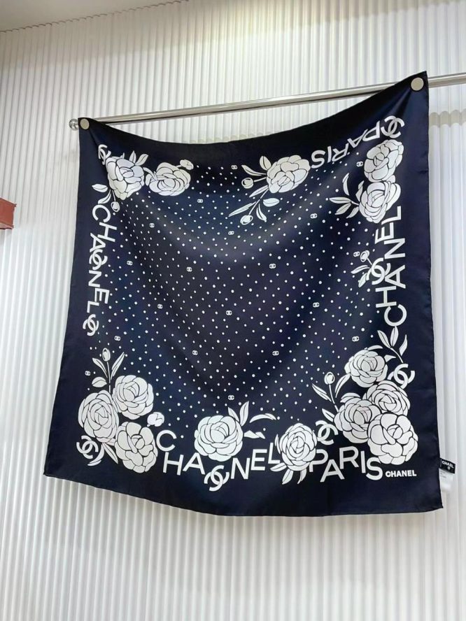 CHANEL-SCARF-WOMEN
