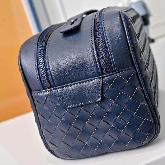 BOTTEGA VENETA WASH BAG