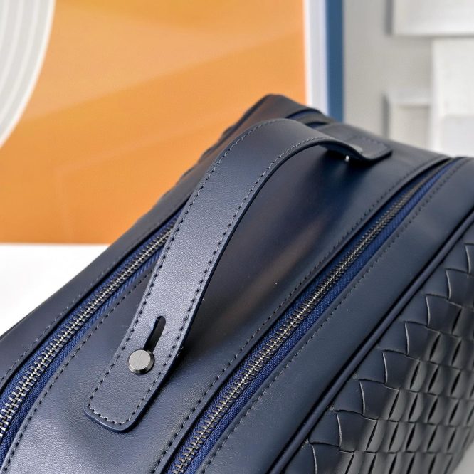 BOTTEGA VENETA WASH BAG