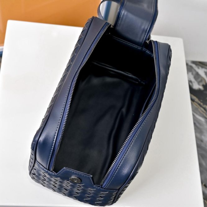 BOTTEGA VENETA WASH BAG