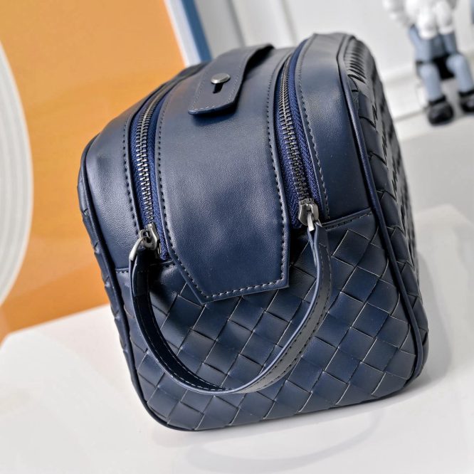 BOTTEGA VENETA WASH BAG