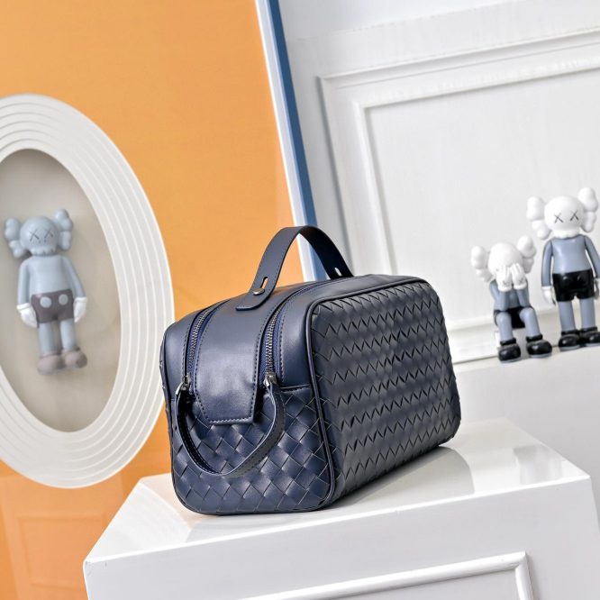 BOTTEGA VENETA WASH BAG