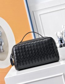 BOTTEGA VENETA WASH BAG